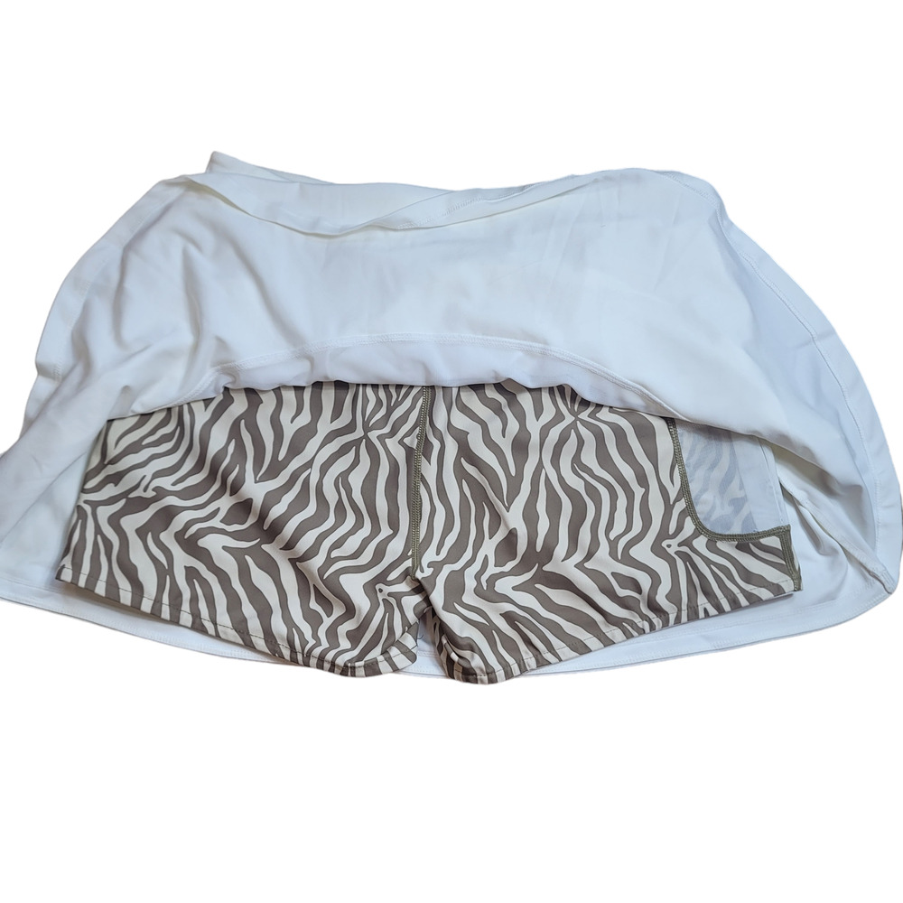 Tuckernuck White and Savannah Tiger Ruffle Skort Women's Size M - Picture 10 of 12